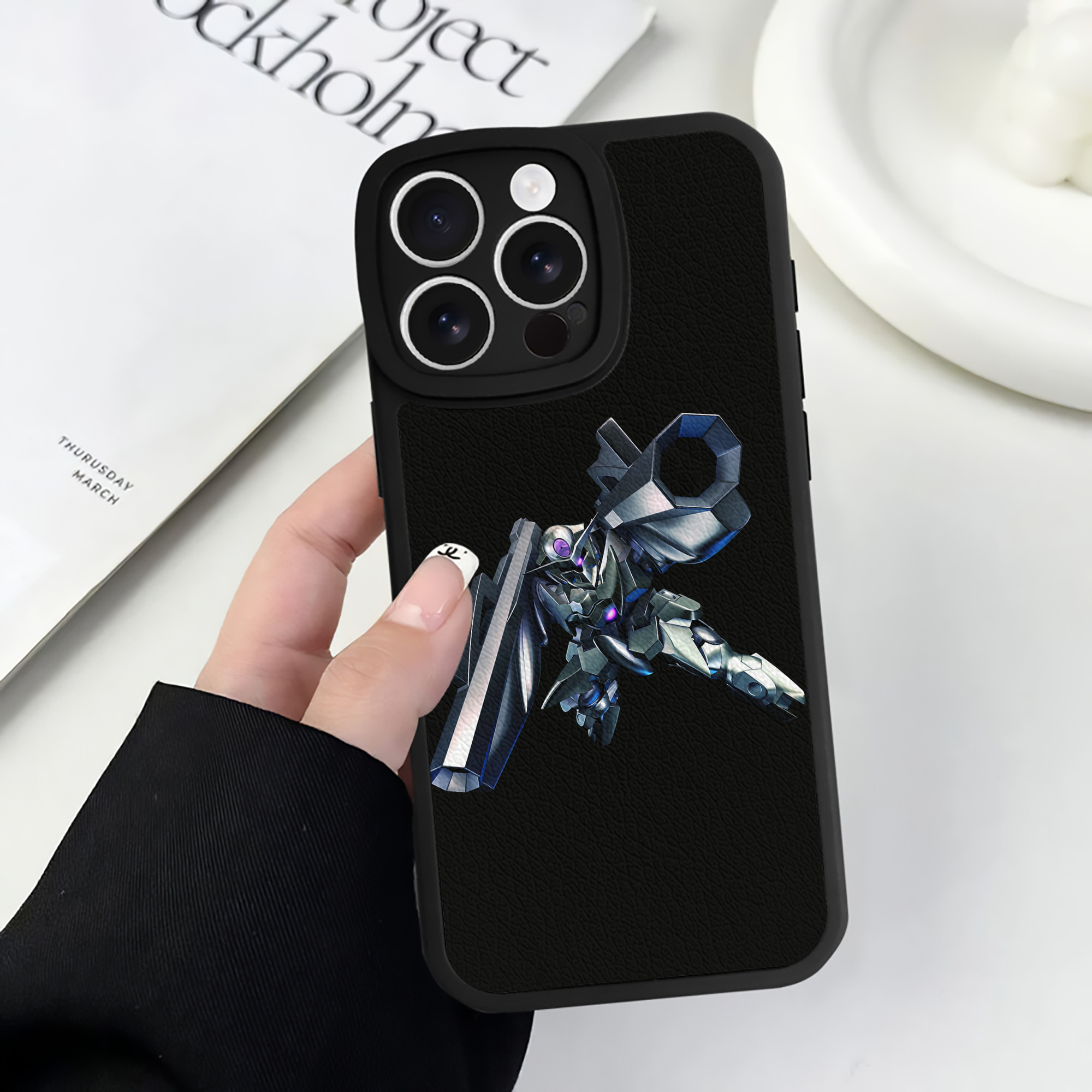 （画像用） 機動戦士ガンダム Mobile Suit Gundam 【iPhone 16シリーズ対応】シリコンスマホケース（レザー調） 材質：シリコン